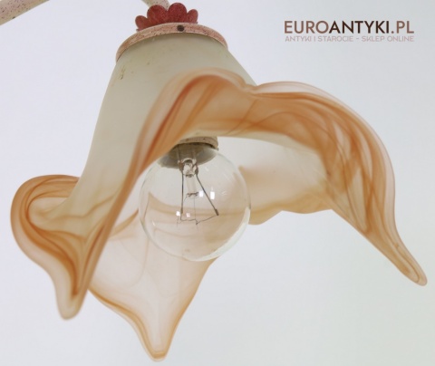 Żyrandol vintage w stylu shabby chic – pastelowe ciepłe kolory