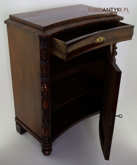 mini komoda w stylu biedermeier