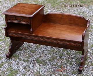 Stylowe siedzisko do przedpokoju w stylu Chippendale – solidne wykonanie z drewna orzechowego