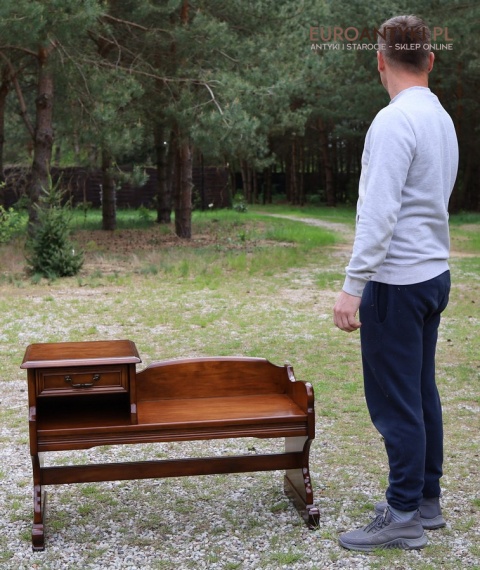 antyczne siedzisko z szufladą