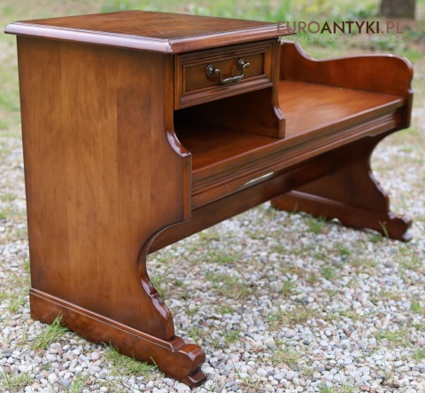 siedzisko z litego drewna orzechowego