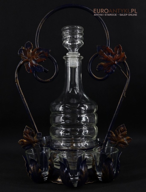 rustykalny zestaw z karafką i kieliszkami