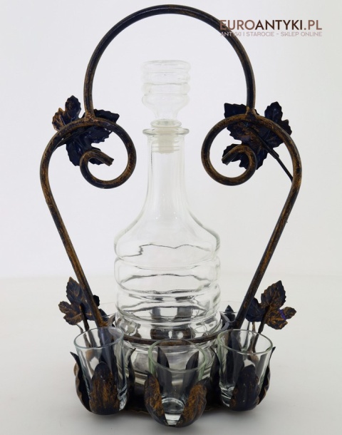 rustykalny koszyk na karafke i kieliszki