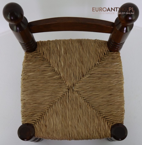 Rustykalny stołeczek pomocniczy z litego drewna – Francja, połowa XX wieku