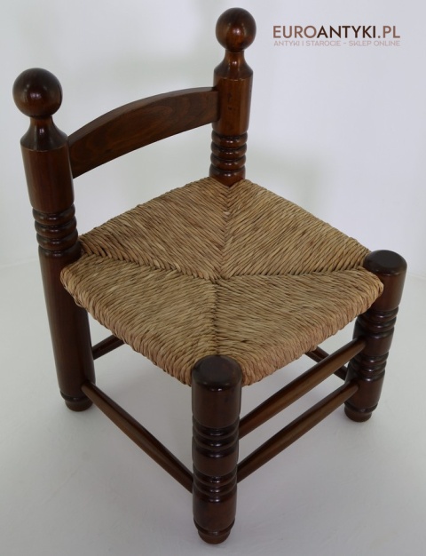 Rustykalny stołeczek pomocniczy z litego drewna – Francja, połowa XX wieku