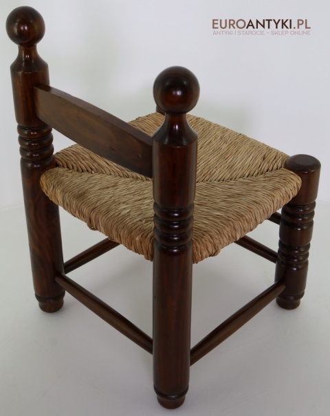 Rustykalny stołeczek pomocniczy z litego drewna – Francja, połowa XX wieku