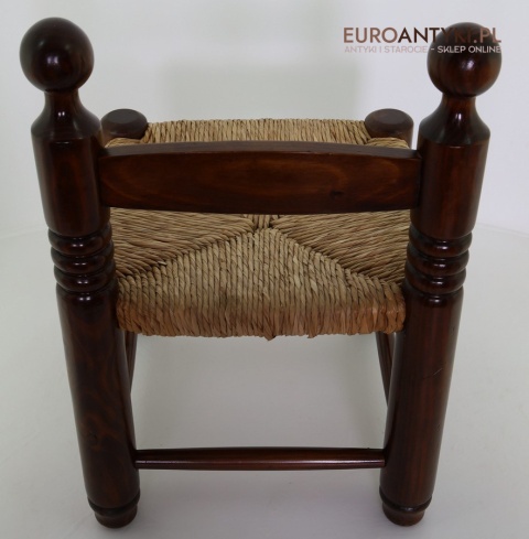 Rustykalny stołeczek pomocniczy z litego drewna – Francja, połowa XX wieku