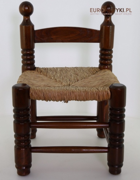 Rustykalny stołeczek pomocniczy z litego drewna – Francja, połowa XX wieku