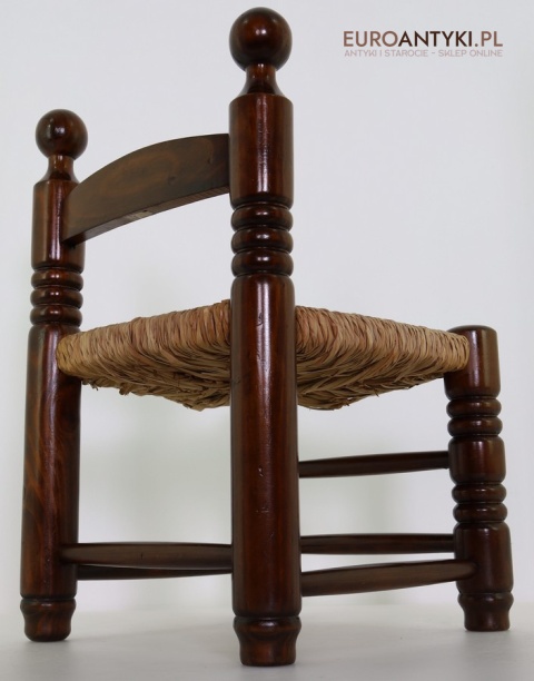 Rustykalny stołeczek pomocniczy z litego drewna – Francja, połowa XX wieku