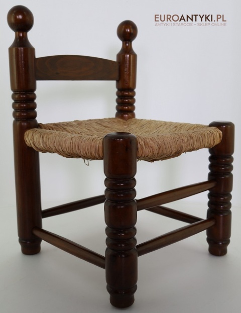 Rustykalny stołeczek pomocniczy z litego drewna – Francja, połowa XX wieku