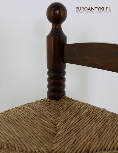 Rustykalny stołeczek pomocniczy z litego drewna – Francja, połowa XX wieku