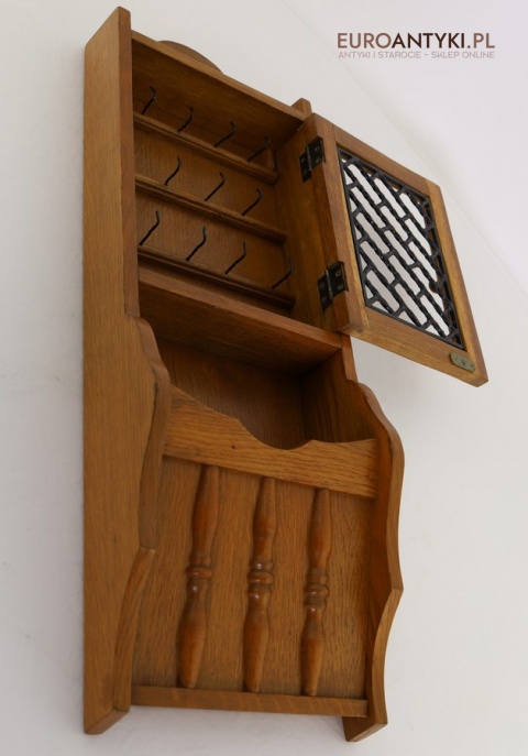 rustykalna szafka na klucze i listy