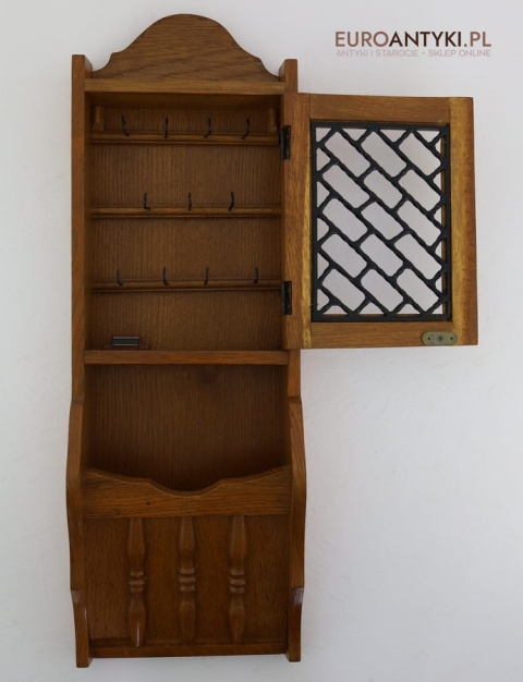 rustykalna szafka na klucze i listy