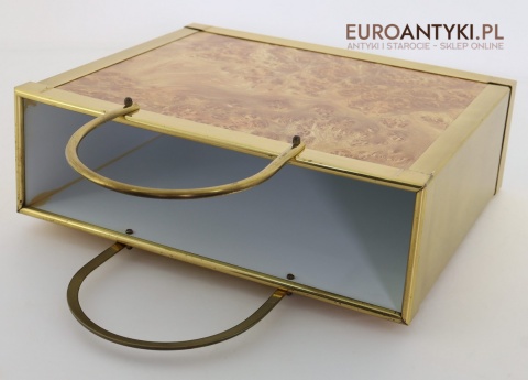 stylowy pojemnik na gazety