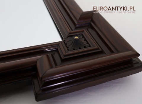 antyczne lustro z rzeźbieniami