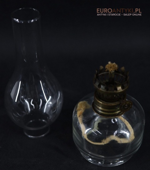 Szklana mini lampka naftowa – oryginalna lampa stołowa z USA z lat 60./70. XX wieku