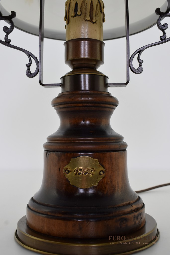 Tajemnica Lamp z Tabliczką 1867 – Unikalne Odkrycie dla Miłośników Historii