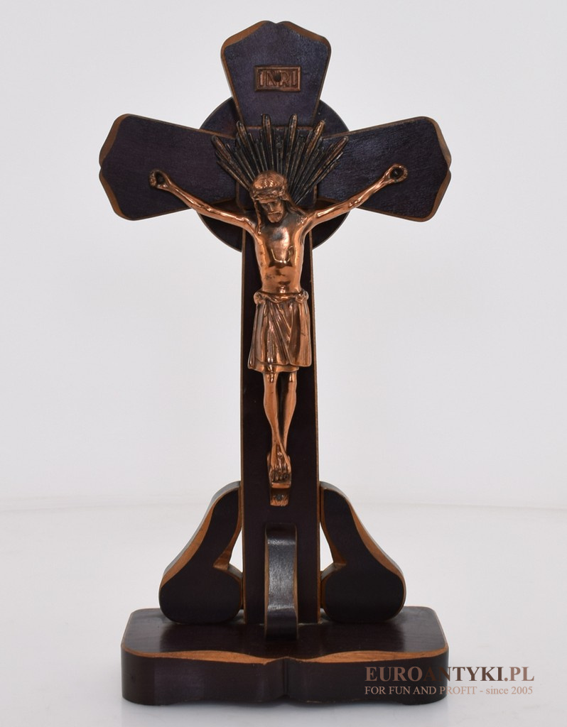 Stare krzyże z Jezusem Chrystusem INRI: Dziedzictwo wiary i sztuki