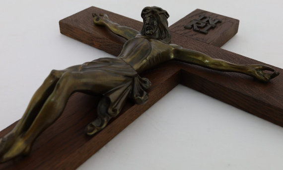 Domowa kapliczka – powrót do tradycji i duchowego spokoju