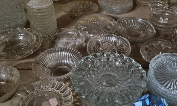 Kryształ w lampach – dekoracyjny element nie do zastąpienia w antycznych żyrandolach