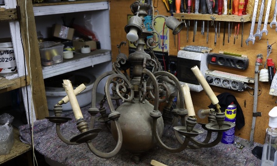 Handel antykami – to nie tylko kup i sprzedaj! Zobacz, co naprawdę stoi za sukcesem w branży