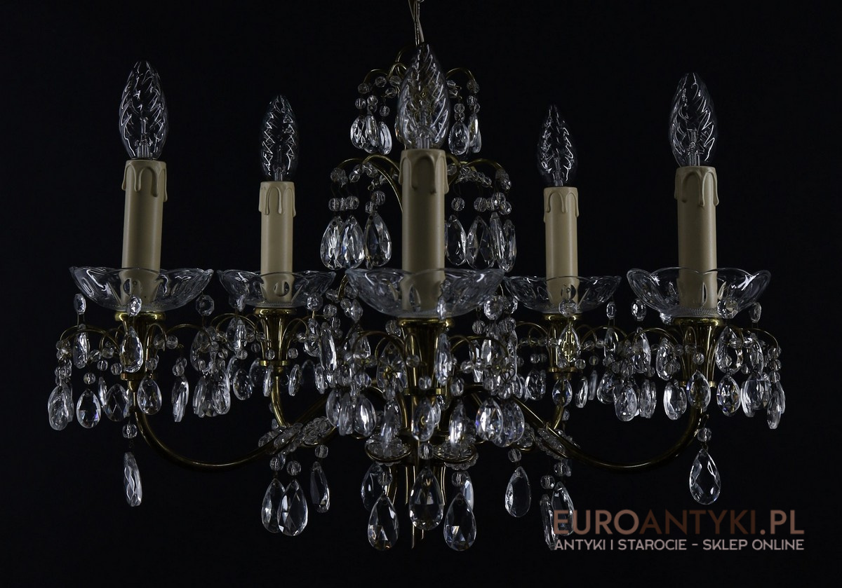 Kryształowe żyrandole antyczne, retro i vintage – światło z duszą i historią