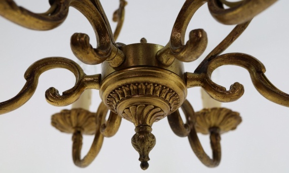 Żyrandole mosiężne antyczne – ponadczasowa elegancja w Twoim domu